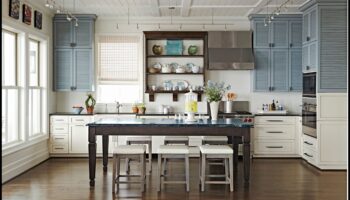 Πώς να πετύχετε μια παράκτια κουζίνα με ιδέες ναυτικής διακόσμησης;