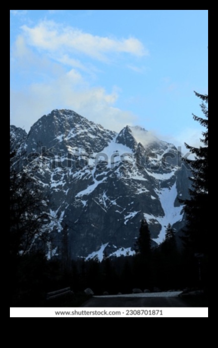 Towering Peaks of Majesty 4 Majestic Mountain Peaks: A Symphony of Natural Landscapes