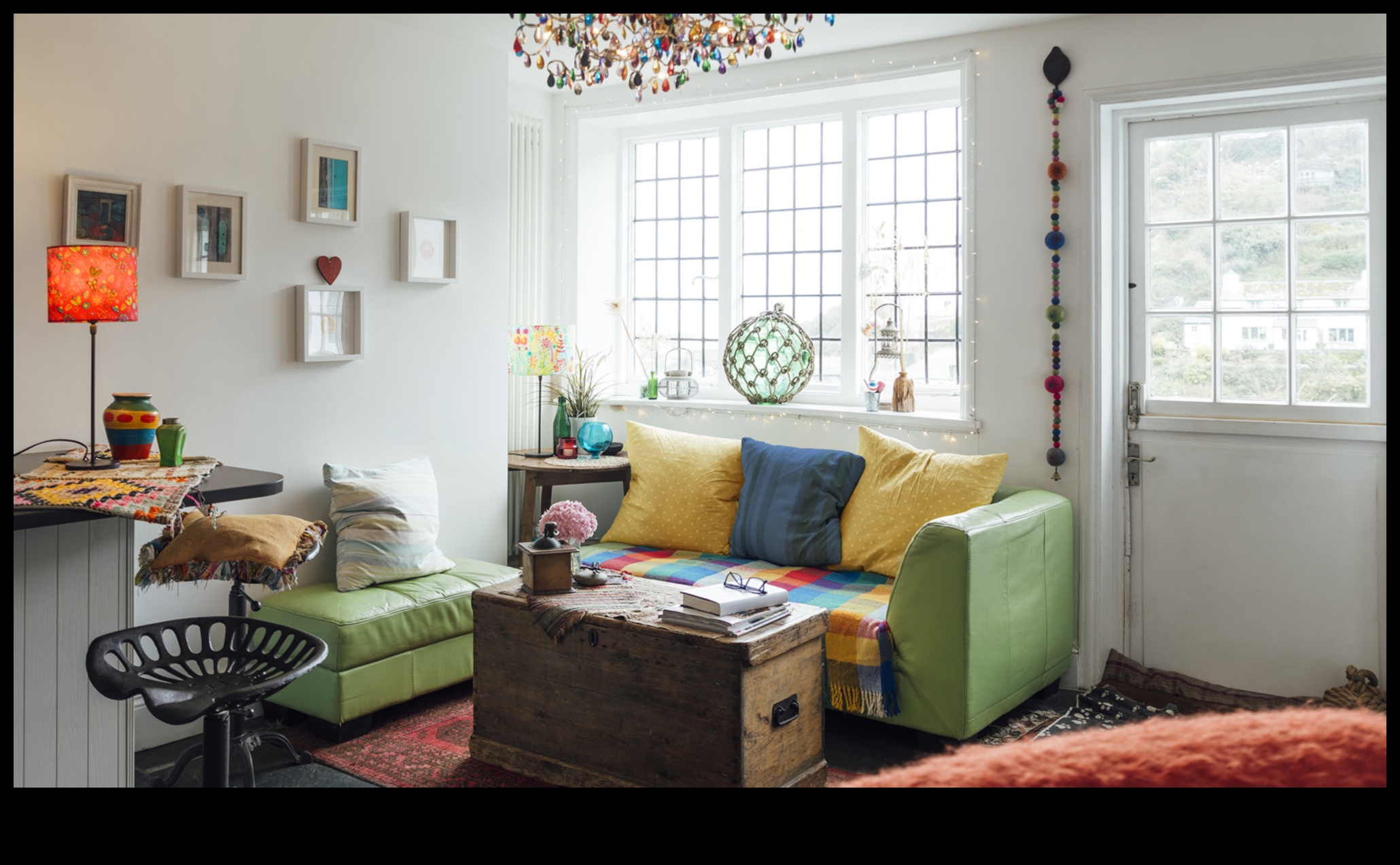 Beyond Paint: Εναλλακτικοί τρόποι για να προσθέσετε χρώμα στη διακόσμηση του σπιτιού σας